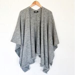 Beryll Cashmere Serape | Light Gray Oversized Blanket Scarf With Stretch